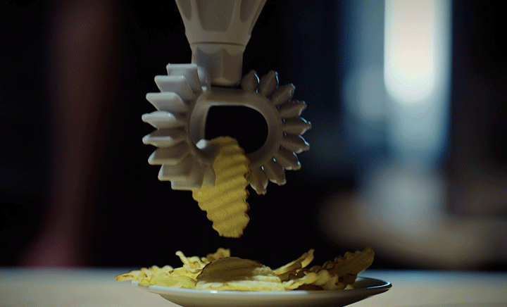 Delicate product like potatoes chips can be securely handled with soft robotics grippers.