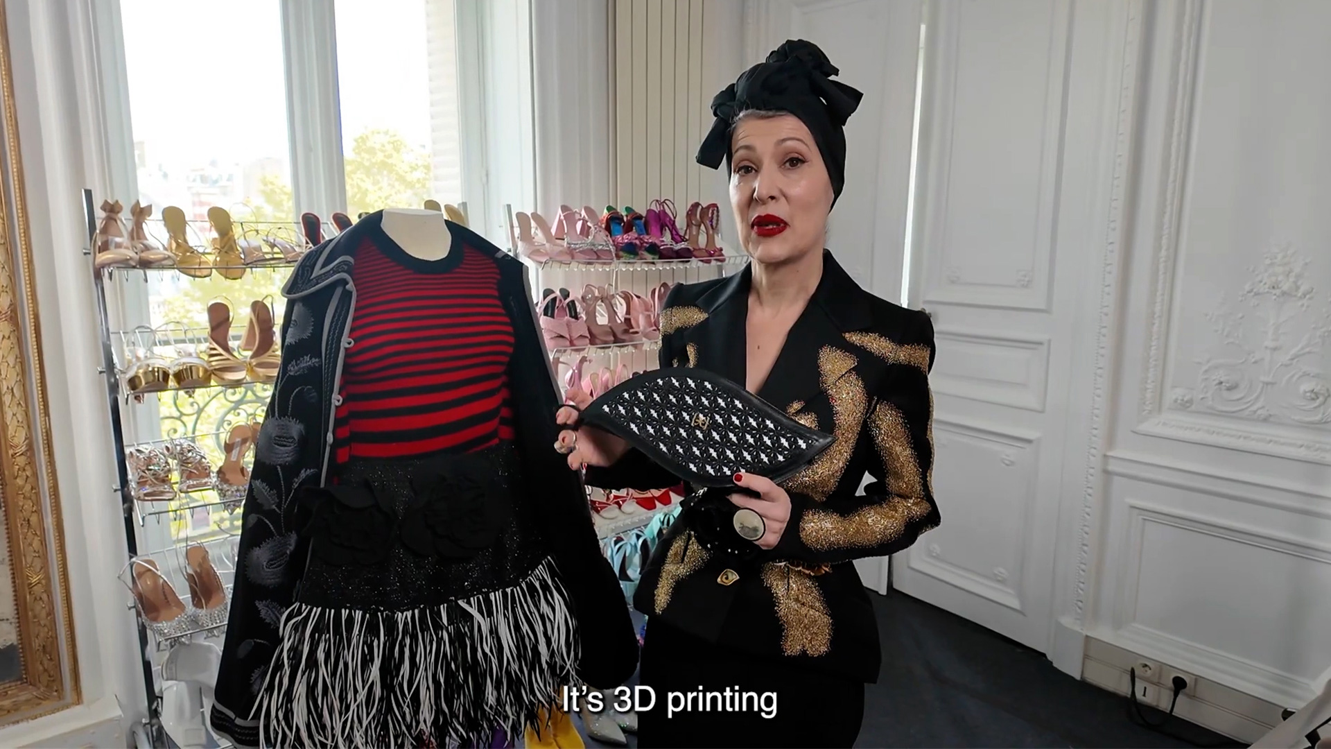 Stylist Marylin Fitoussi presenting the look and the Comète bag chosen for season 4 of Emily In Paris