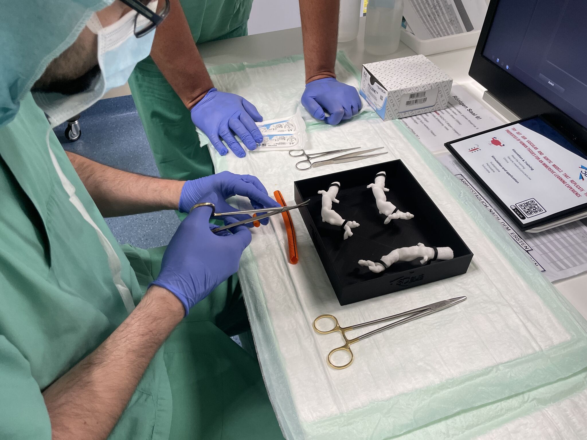 equipe-medicale-entrainement-chirurgie-aorte-imprimee-3d